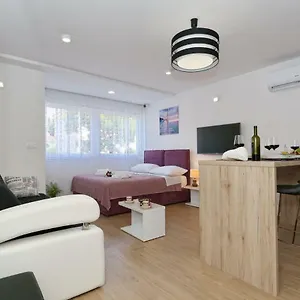Two New By The Town Center Apartament Zadar